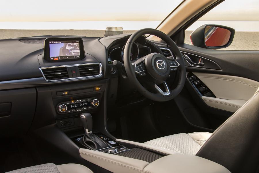 Интерьер Mazda3 SP25 Astina Sedan (BM) 2016 года  (AU) (фото 47 из 56)
